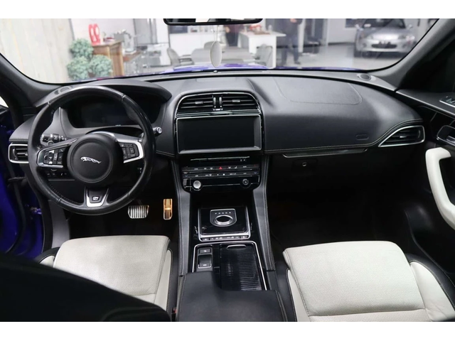 Jaguar F-PACE * First Edition * CARFAX * ЦЕНА ДО БГ - автомобили, коли, обяви за нови и употребявани 9