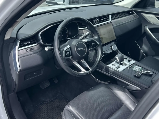 Jaguar F-PACE P250 S * ПАНОРАМА * 2 КЛЮЧА * ПОДГРЕВИ * CARFAX - автомобили, коли, обяви за нови и употребявани 7
