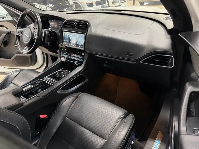 Jaguar F-PACE S AWD - автомобили, коли, обяви за нови и употребявани 7