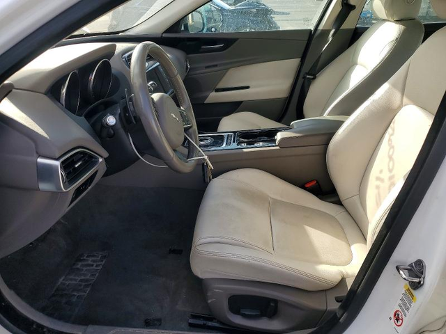 Jaguar XE 2.0L 4 Rear-wheel drive - автомобили, коли, обяви за нови и употребявани 6