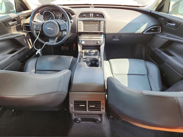 Jaguar XE 2.0L 4 REAR WHEEL DRIVE - автомобили, коли, обяви за нови и употребявани 8