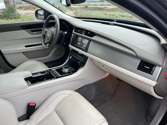 Jaguar Xf 2.0TDI-180-FEIS-ITALIA - автомобили, коли, обяви за нови и употребявани 4