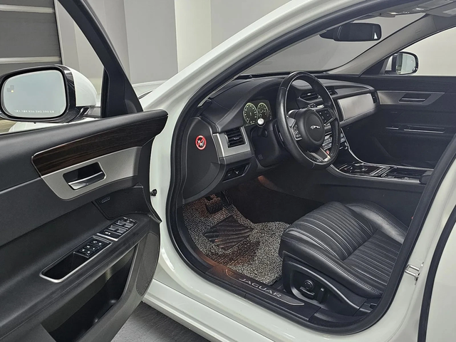 Jaguar Xf Xf (X260) 25T Portfolio - автомобили, коли, обяви за нови и употребявани 9