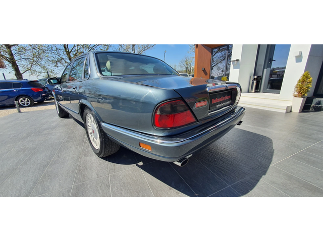 Jaguar Xj Daimler 4.0six - автомобили, коли, обяви за нови и употребявани 4