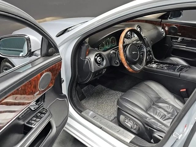 Jaguar Xj 3.0D - автомобили, коли, обяви за нови и употребявани 11