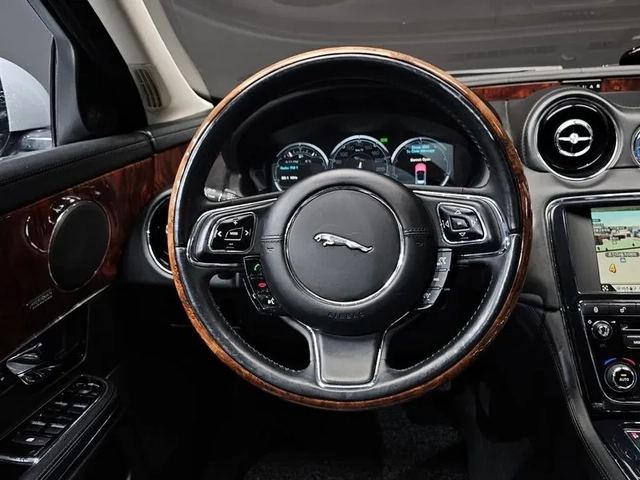 Jaguar Xj 3.0D - автомобили, коли, обяви за нови и употребявани 12