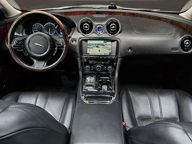 Jaguar Xj 3.0D - автомобили, коли, обяви за нови и употребявани 6