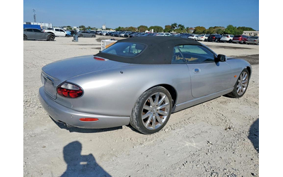 jaguar-xk8-4-2l-8-rear-wheel-drive - 2