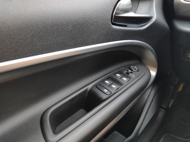 Jeep AVENGER ALTITUDE 1.2 e-Hybrid 48V Petrol 110 hp 6-DCT - автомобили, коли, обяви за нови и употребявани 13