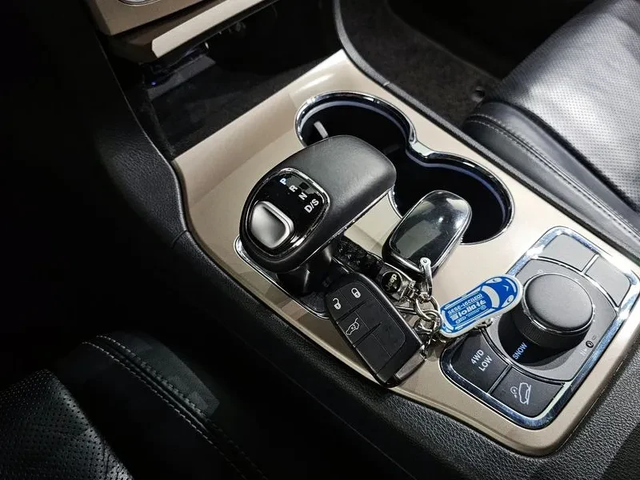 Jeep Cherokee 3.6 Limited - автомобили, коли, обяви за нови и употребявани 8