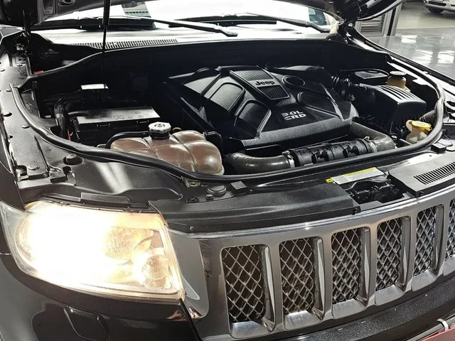 Jeep Cherokee 3.0 Diesel Overland - автомобили, коли, обяви за нови и употребявани 5