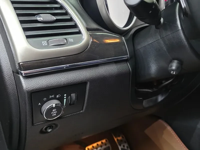 Jeep Cherokee 3.0 Diesel Overland - автомобили, коли, обяви за нови и употребявани 15