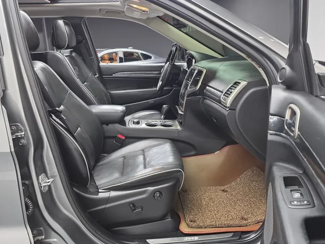 Jeep Cherokee 3.0 Diesel Overland - автомобили, коли, обяви за нови и употребявани 9