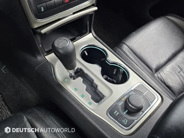 Jeep Cherokee 3.0 Diesel Laredo - автомобили, коли, обяви за нови и употребявани 8