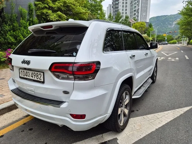 Jeep Cherokee 3.0D AWD Overland - САМО 30% АВАНС - автомобили, коли, обяви за нови и употребявани 5