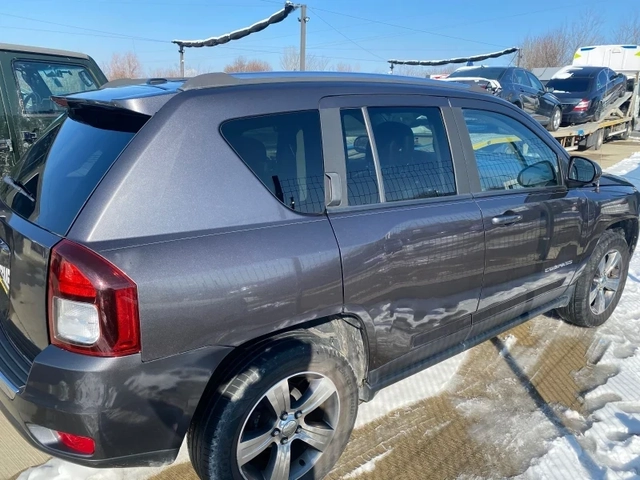 Jeep Compass 2.4 4x4 - автомобили, коли, обяви за нови и употребявани 5