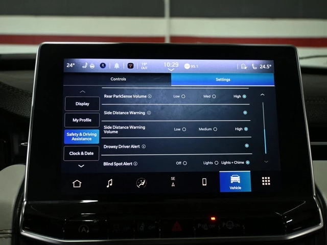 Jeep Compass Limited | 4WD | Дистанционно палене | Carplay - автомобили, коли, обяви за нови и употребявани 11