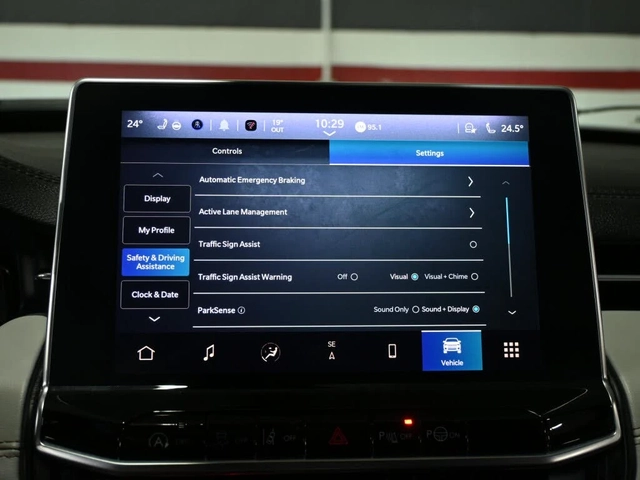 Jeep Compass Limited | 4WD | Дистанционно палене | Carplay - автомобили, коли, обяви за нови и употребявани 9