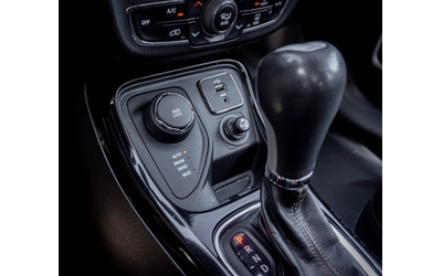 Jeep Compass LIMITED-1.4i-AWD-РЕГИСТРИРАНА! - автомобили, коли, обяви за нови и употребявани 9