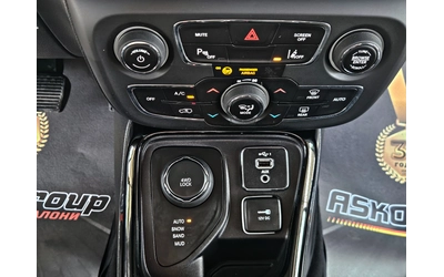 Jeep Compass 4x4/LIMITED/DISTRON/LANE ASYST/CAR PLAY/AMBI/LIZIN - автомобили, коли, обяви за нови и употребявани 9