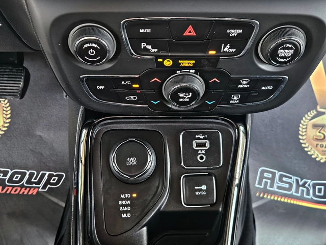 Jeep Compass 4x4/LIMITED/DISTRON/LANE ASYST/CAR PLAY/AMBI/LIZIN - автомобили, коли, обяви за нови и употребявани 9