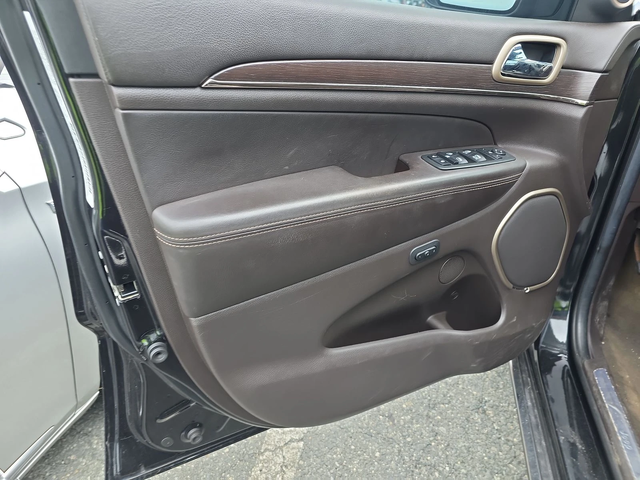 Jeep Grand cherokee SUMMIT* DISTRO* 8ZF* ОБДУХ* DIGITAL* PANO* BI-XENO - автомобили, коли, обяви за нови и употребявани 11