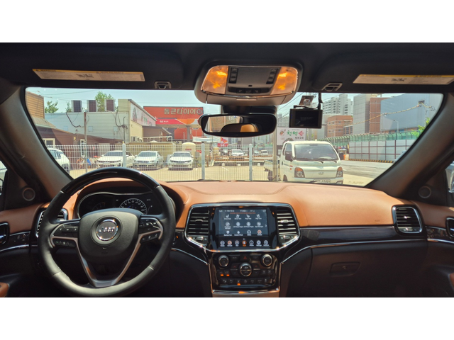 Jeep Grand Cherokee - автомобили, коли, обяви за нови и употребявани 8