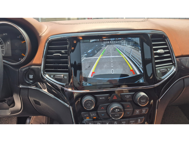 Jeep Grand Cherokee - автомобили, коли, обяви за нови и употребявани 9