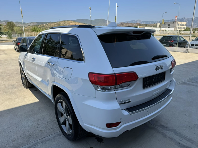 Jeep Grand cherokee 3.0* 250ps* 4x4* Overland* Distr* Pano* Navi - автомобили, коли, обяви за нови и употребявани 2