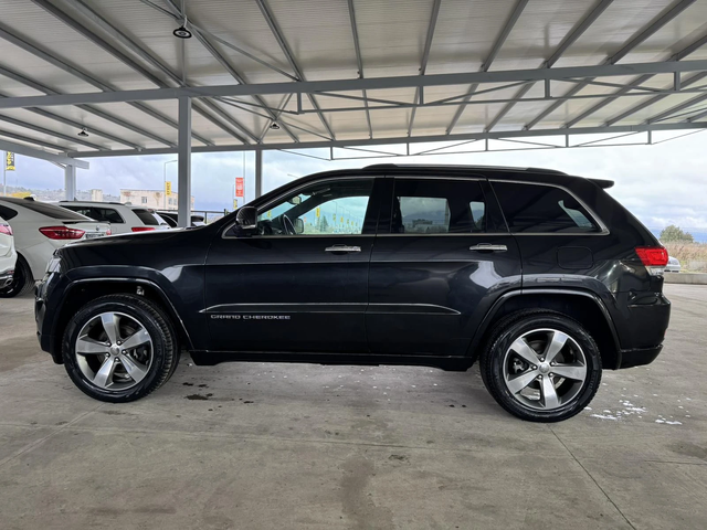 Jeep Grand cherokee 3.0* 250ps* 4x4* 136хл.км* Overland* Distr* Pano* - автомобили, коли, обяви за нови и употребявани 1