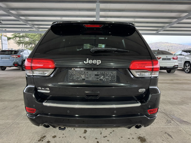 Jeep Grand cherokee 3.0* 250ps* 4x4* 136хл.км* Overland* Distr* Pano* - автомобили, коли, обяви за нови и употребявани 3
