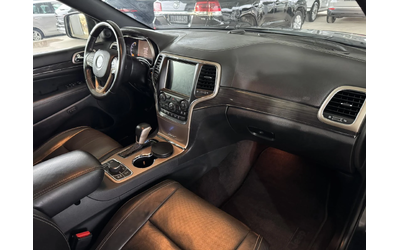 Jeep Grand cherokee 3.0* 250ps* 4x4* 136хл.км* Overland* Distr* Pano* - автомобили, коли, обяви за нови и употребявани 9