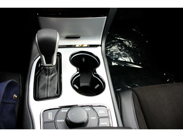 Jeep Grand cherokee 6.2l V8 TRACKHAWK - автомобили, коли, обяви за нови и употребявани 10