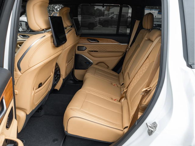 Jeep Grand cherokee 4xe HYBRID C РЕГИСТРАЦИЯ & АВТО КРЕДИТ - автомобили, коли, обяви за нови и употребявани 13