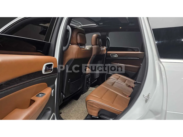 Jeep Grand cherokee 2020* SUMMIT* HARMAN* DISTRONIK* 8ZF* PANO* ОБДУХ* - автомобили, коли, обяви за нови и употребявани 14