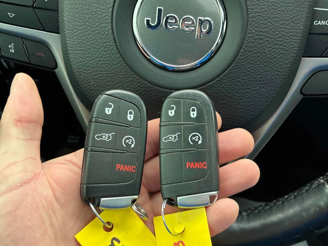 Jeep Grand cherokee * Altitude * 2 КЛЮЧА* PANO* KEYLESS* ПОДГРЕВ* - автомобили, коли, обяви за нови и употребявани 16