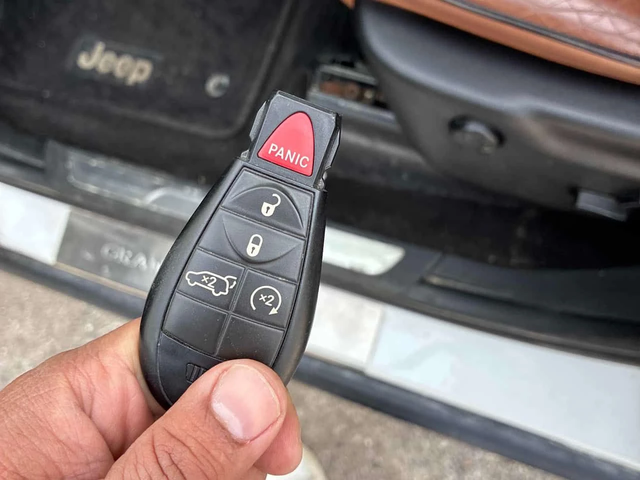 Jeep Grand cherokee * Overland * CARFAX * PANO * KEYLESS - автомобили, коли, обяви за нови и употребявани 14