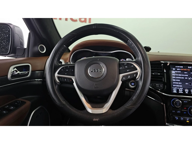 Jeep Grand cherokee SUMMIT* 8ZF* ОБДУХ* DISTRNONIK* PANO* КРАЙНА ЦЕНА - автомобили, коли, обяви за нови и употребявани 5