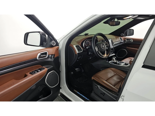 Jeep Grand cherokee SUMMIT* 8ZF* ОБДУХ* DISTRNONIK* PANO* КРАЙНА ЦЕНА - автомобили, коли, обяви за нови и употребявани 8