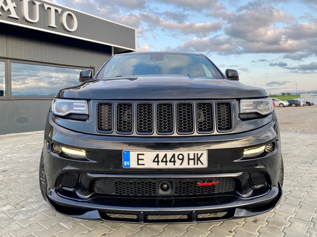 Jeep Grand cherokee 6.4 SRT - автомобили, коли, обяви за нови и употребявани 3
