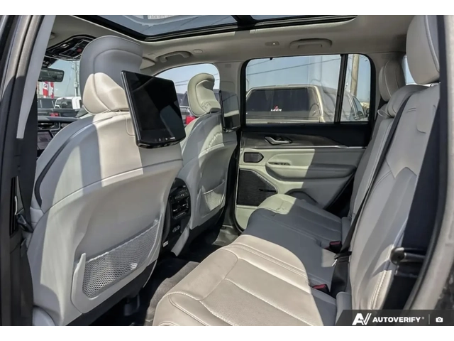 Jeep Grand cherokee 2023 Jeep Grand Cherokee OVERLAND - автомобили, коли, обяви за нови и употребявани 9