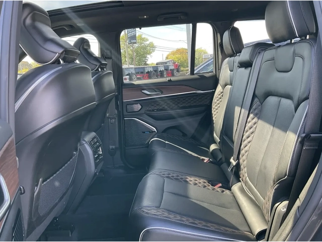 Jeep Grand cherokee 2023 Jeep Grand Cherokee Summit - автомобили, коли, обяви за нови и употребявани 13
