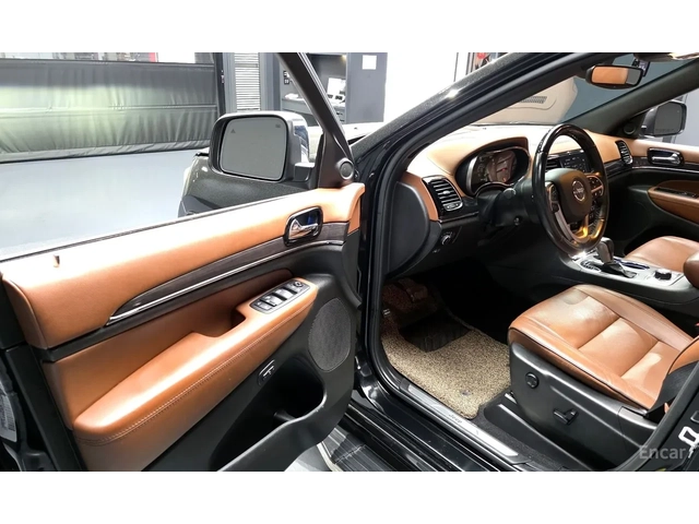 Jeep Grand cherokee 3.6 OVERLAND / ОБДУХ / DISTRONIC / PANO / ВЪЗДУХ - автомобили, коли, обяви за нови и употребявани 6