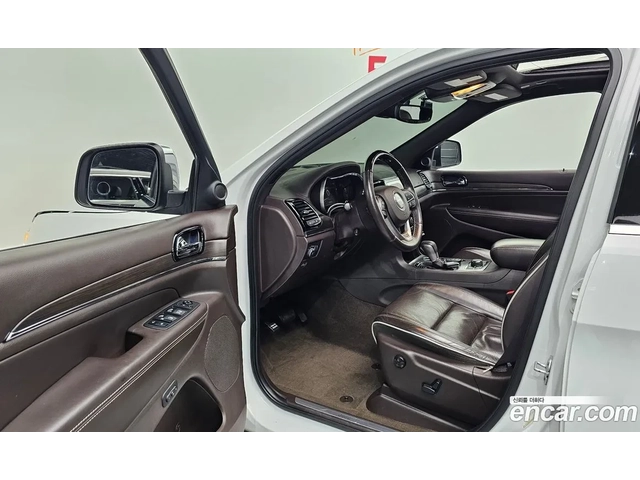 Jeep Grand cherokee 3.6 / OVERLAND / ОБДУХ / PANO / DISTRONIC / ВЪЗДУХ - автомобили, коли, обяви за нови и употребявани 6