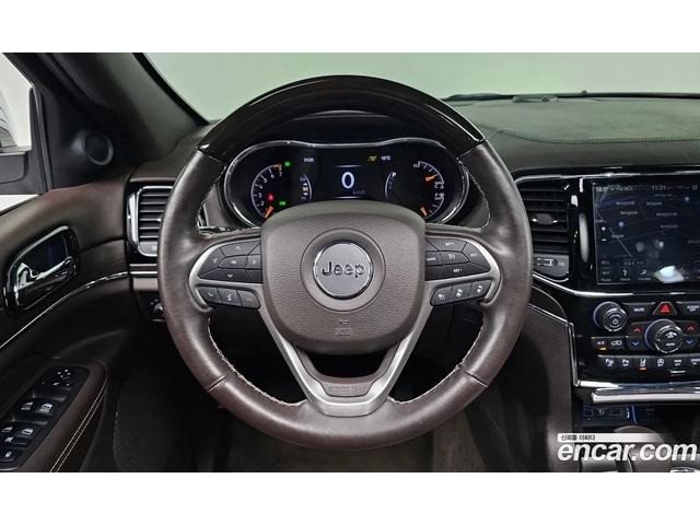 Jeep Grand cherokee 3.6 / OVERLAND / ОБДУХ / PANO / DISTRONIC / ВЪЗДУХ - автомобили, коли, обяви за нови и употребявани 8