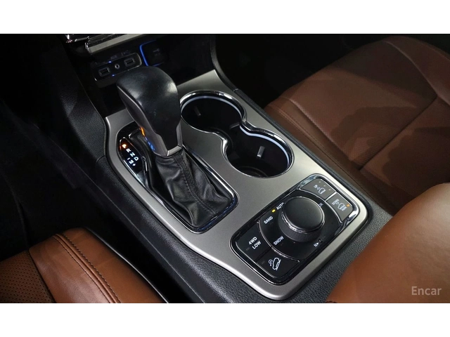 Jeep Grand cherokee 3.6* V6* 8ZF* OVERLAND* ДИСТРОНИК* ОБДУХВАНЕ* КАМЕ - автомобили, коли, обяви за нови и употребявани 10