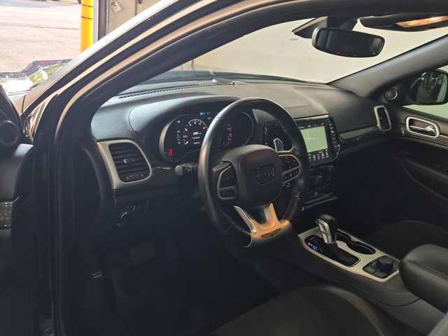 Jeep Grand cherokee 6.2L 8cyl 4WD - автомобили, коли, обяви за нови и употребявани 9