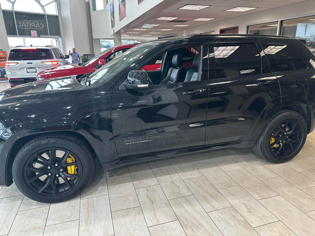 Jeep Grand cherokee 6.2L 8cyl 4WD - автомобили, коли, обяви за нови и употребявани 1