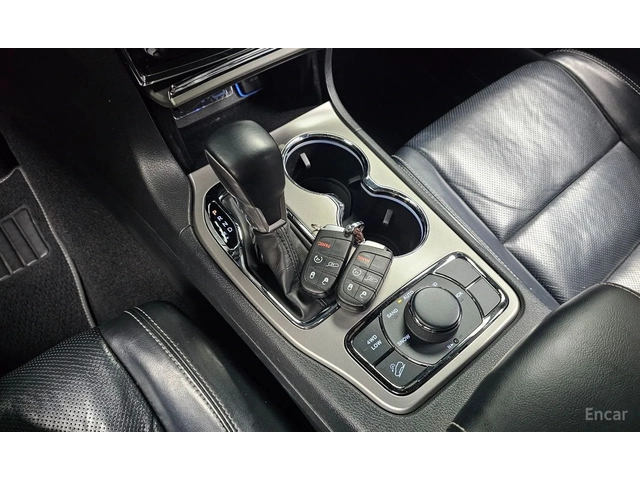 Jeep Grand cherokee 3.6* V6* 8ZF* 80TH* ANNIVERSARY* ОБДУХВАНЕ* ДИСТРО - автомобили, коли, обяви за нови и употребявани 10