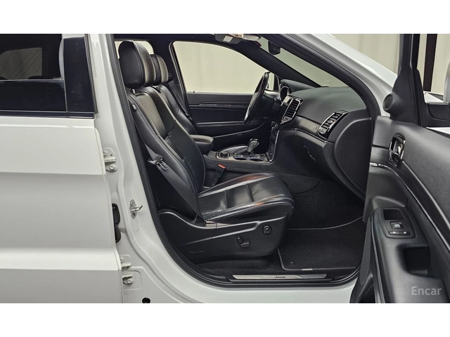 Jeep Grand cherokee 3.6* V6* 8ZF* 80TH* ANNIVERSARY* ОБДУХВАНЕ* ДИСТРО - автомобили, коли, обяви за нови и употребявани 12